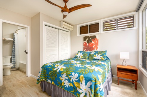 Guest bedroom with Queen bed