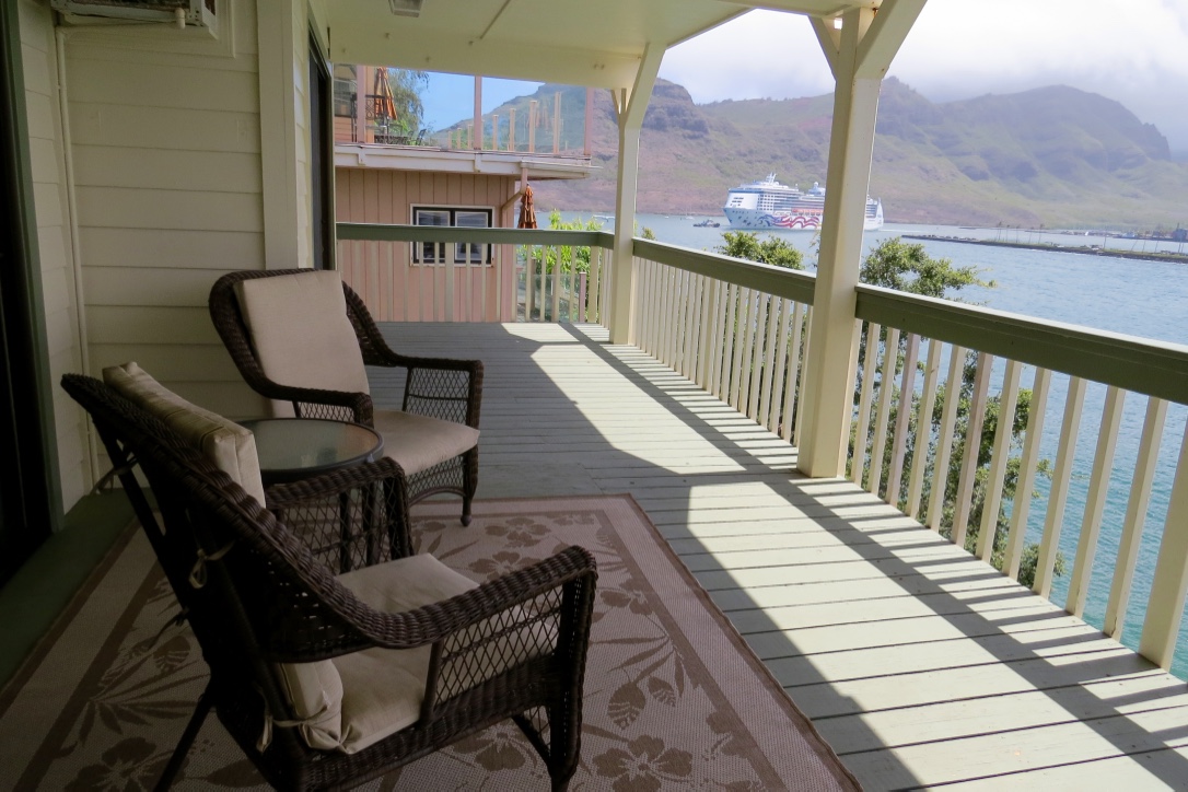 Lanai with view on mountains, Nawiliwili harbor and Kalapaki bay